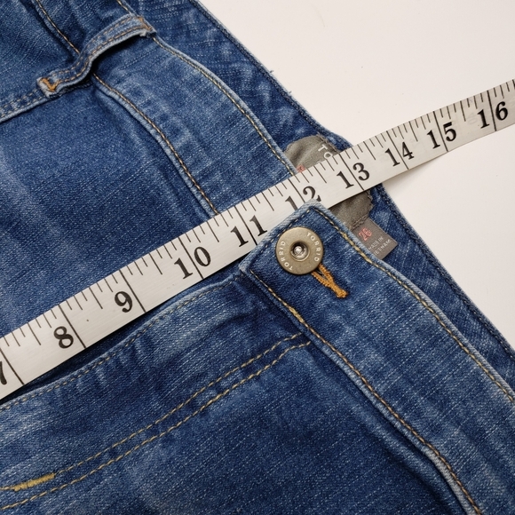 Torrid Cropped Boyfriend Jeans Size 26 Raw Cuff Mid Rise - Picture 15 of 16